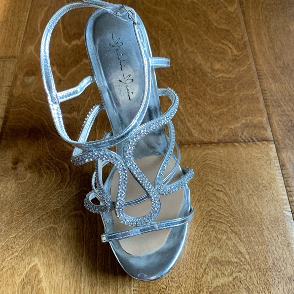 Silver high heels - Picture 2 of 3